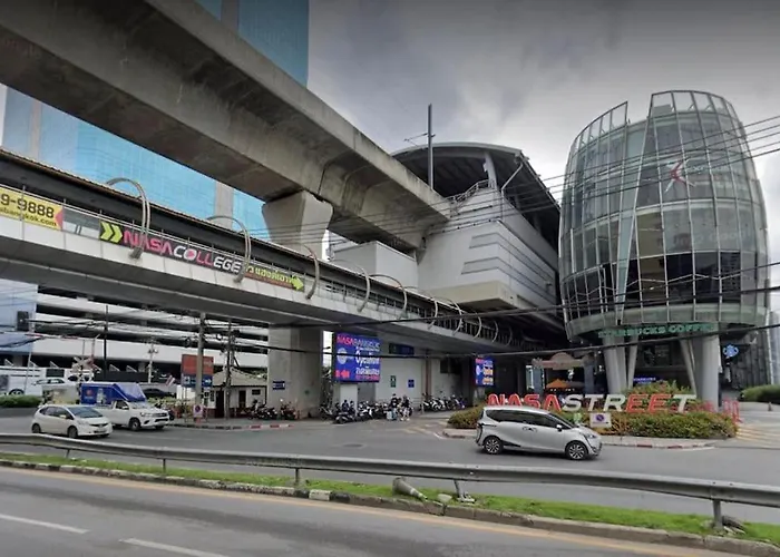 Cb's - Cheap Boutique Bangkok